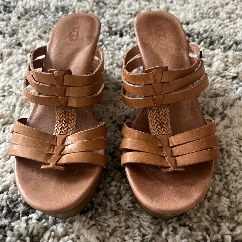 UGG Women’s Suntan Wedges Size 6